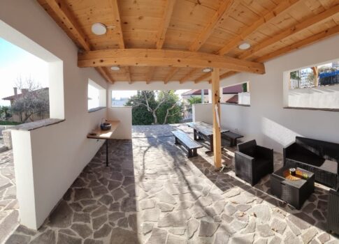 RIJEKA, KRIMEA - 2 tengerre néző családi ház + 2 melléképület + kert! LEHETŐSÉG!