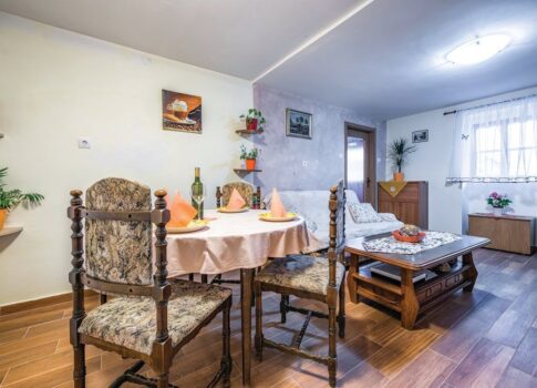 ISZTRIA, SVETI LOVREČ - Felújított kőház