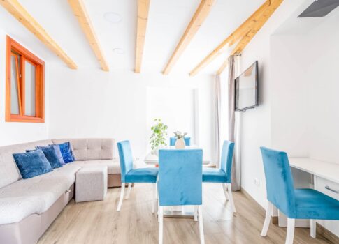 ISZTRIA, ROVINJ - Bútorozott lakás a város központjában