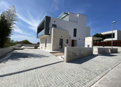 ISZTRIA, ROVINJ - exkluzív családi villa - új épület medencével! LEHETŐSÉG!