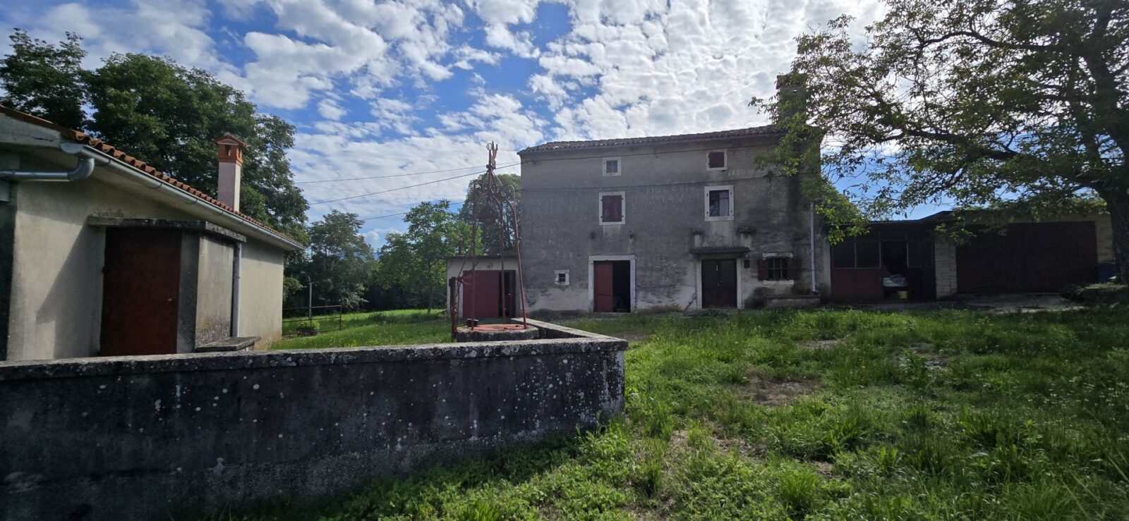 ISZTRIA, LABIN - Tágas birtok 3 házzal és 18 500 m2 telekkel