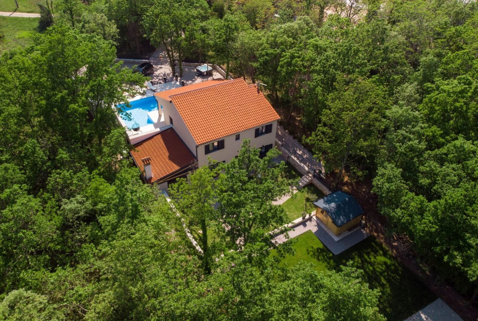 ISZTRIA, LABIN - Makulátlan ház medencével, félreeső helyen