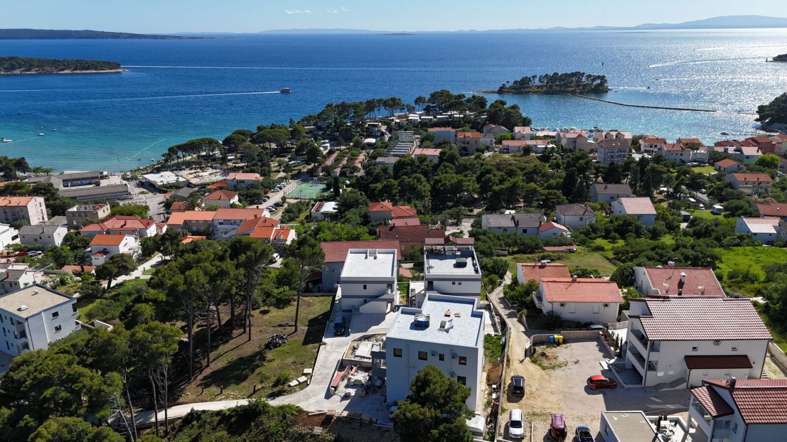 RAB SZIGETE, BANJOL - Exkluzív földszinti apartman medencével