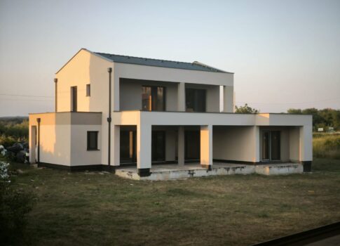 ISZTRIA, ST. LOVREČ - Villa magas befejezetlen állapotban, remek helyen!