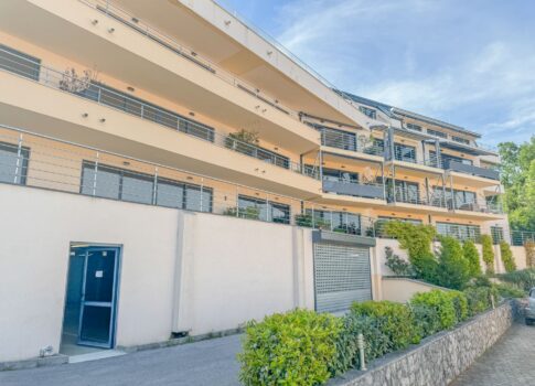 OPATIJA, KÖZPONT - gyönyörű apartman terasszal és garázzsal, fantasztikus kilátással a tengerre, POOL!