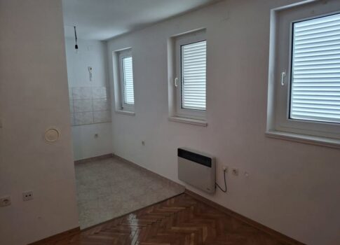 KRK SZIGET, KRK - Bájos apartman Krk városában - 300 m-re a tengertől!
