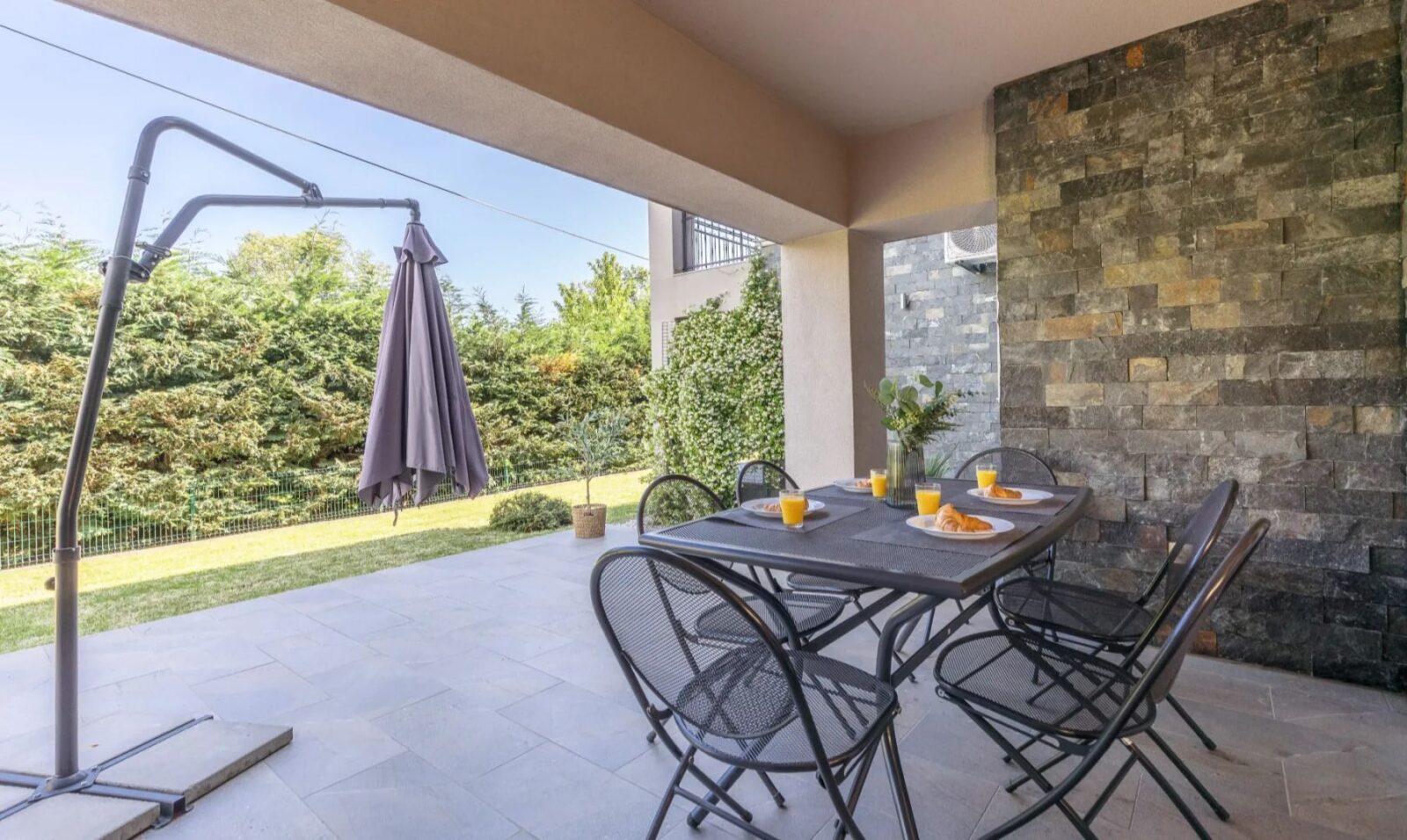 OPATIJA, POBRI - Frissen felújított lakás 2 hálószoba + nappali tágas terasszal és kerttel