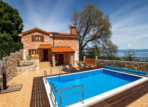 OPATIJA, BRSEČ - Gyönyörű kővilla medencével