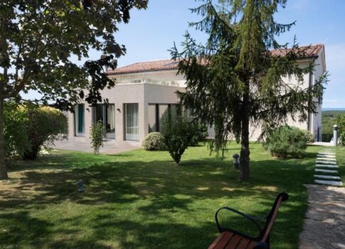 ISZTRIA, BUJE - Modern családi szálloda professzionális étteremmel és panorámás kilátással