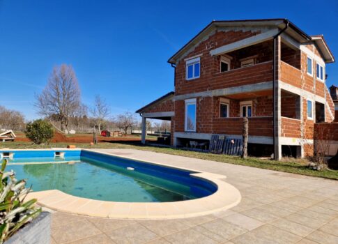 ISZTRIA, LABIN - Ház úszómedencével építés alatt