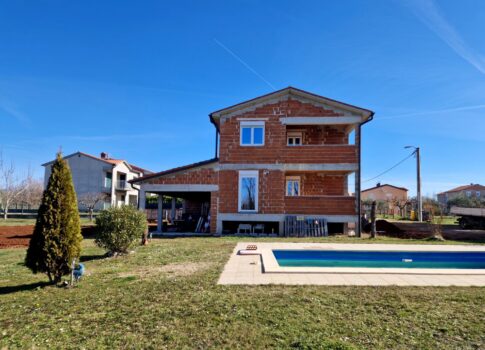 ISZTRIA, LABIN - Ház úszómedencével építés alatt