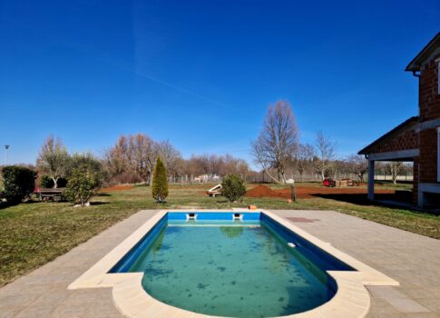 ISZTRIA, LABIN - Ház úszómedencével építés alatt