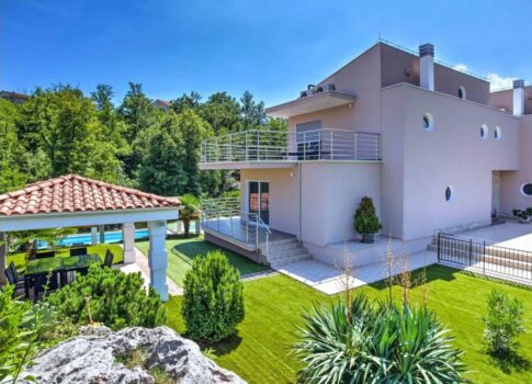OPATIJA, POBRI – magánház medencével és garázzsal egy csendes faluban, Opatija közelében
