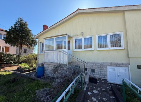 ISZTRIA, LABIN - Tágas ház a városközpont közelében