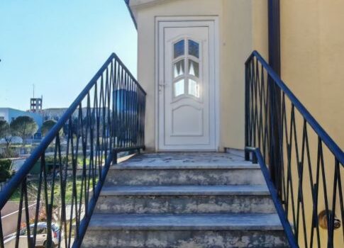 RIJEKA, DONJA VEŽICA - Három hálószobás apartman nagyszerű helyen, kerttel