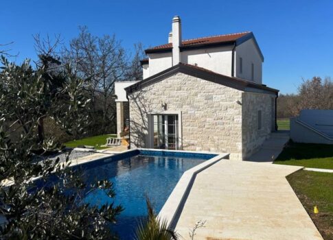 ISZTRIA, POREČ - Ház úszómedencével, csendes helyen