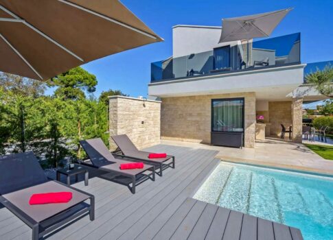 ISZTRIA, POREČ - Vonzó ház medencével