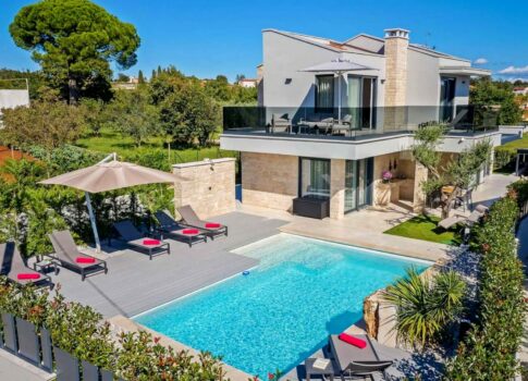 ISZTRIA, POREČ - Vonzó ház medencével