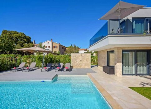 ISZTRIA, POREČ - Vonzó ház medencével