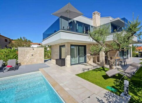 ISZTRIA, POREČ - Vonzó ház medencével