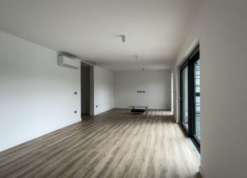 ISZTRIA, ROVINJ - Modern új épület úszómedencével