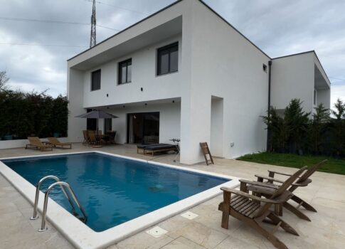 ISZTRIA, ROVINJ - Modern új épület úszómedencével