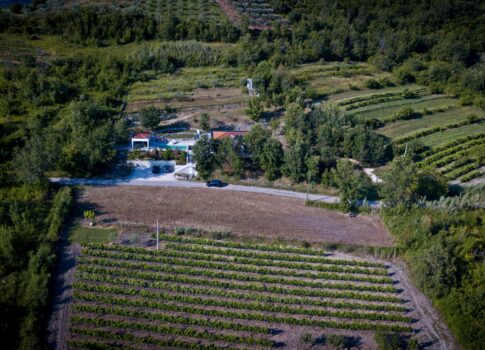 ISZTRIA, MOTOVUN - Ház medencével félreeső helyen