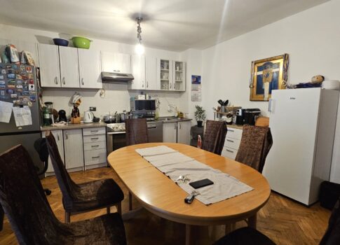 RIJEKA, ČAVLE - 2 hálószoba + nappali egy magánházban, parkoló