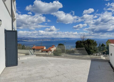 OPATIJA, IČIĆI - földszint - nagyobb kertes lakás tengerre néző új épületben, HELYSZÍN!