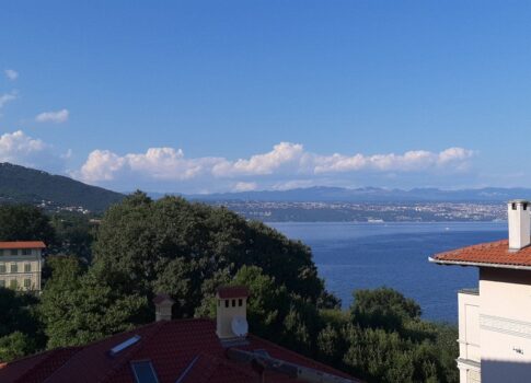 OPATIJA, LOVRAN - 152 m2-es lakás, gyönyörű kilátással, tele potenciállal