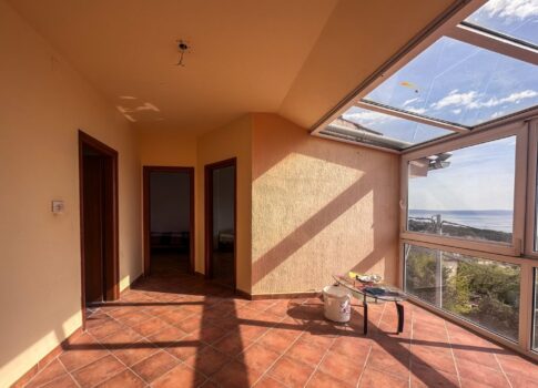 RIJEKA, KOSTRENA - Duplex apartman kerttel 800 m-re a tengertől