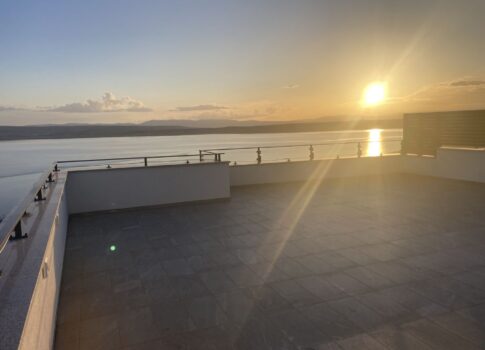 CRIKVENICA, DRAMALJ - Penthouse új épületben, második sorban a tenger felé
