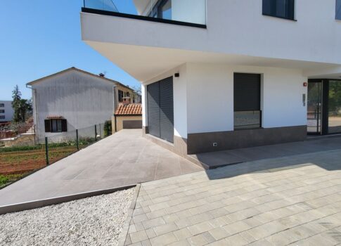 ISZTRIA, POREČ - 96 m2-es költözhető lakás egy új épületben