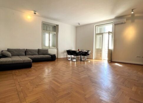 RIJEKA, KÖZPONT - Egyedülálló ingatlan, 260 m2-es lakás remek helyen!