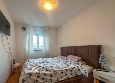 VIŠKOVO, SROKI - 2 hálószoba + nappali, 70m2, újabb épület, terasz