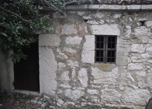 KRK SZIGET - Kőház félreeső helyen 250 m-re a tengertől