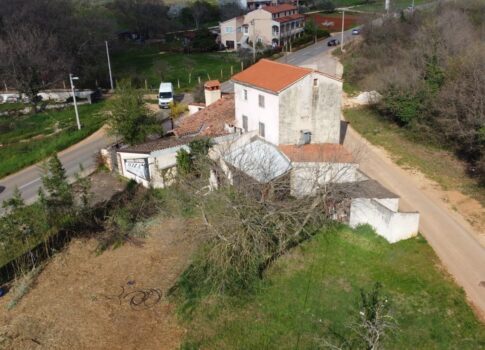 ISZTRIA, POREČ - Üzlethelyiségek építési telekkel