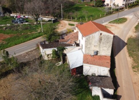ISZTRIA, POREČ - Üzlethelyiségek építési telekkel