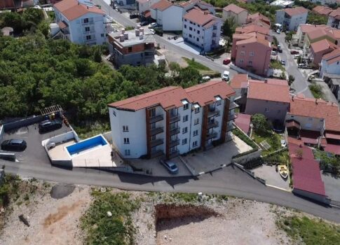 CRIKVENICA - Luxus új épület négy apartmannal, medencével és panorámás kilátással