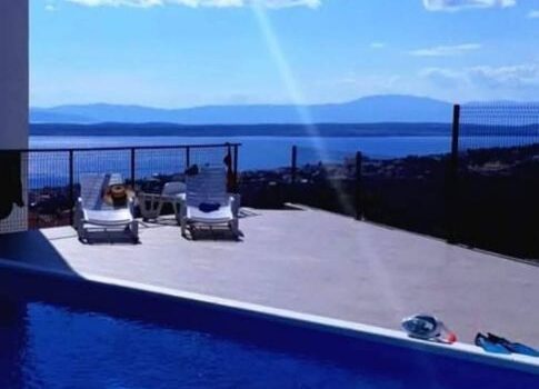 CRIKVENICA - Luxus új épület négy apartmannal, medencével és panorámás kilátással