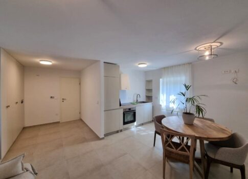 ISZTRIA, POREČ - Újonnan felújított kétszintes apartman