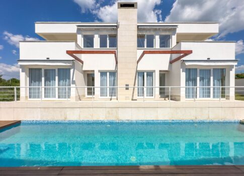ISZTRIA, POREČ - Exkluzív dizájner családi villa wellness oázissal és fűtött medencével