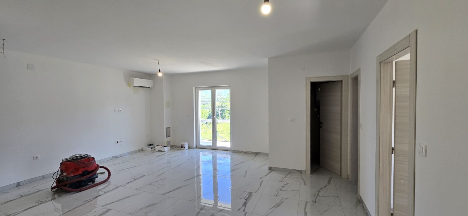 ISZTRIA, BUZET - Újonnan felújított apartman saját erkéllyel