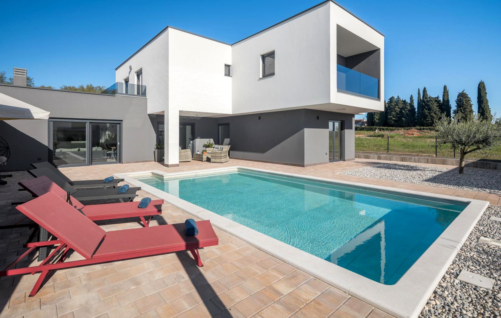 ISZTRIA, POREČ - Modern építészet háza úszómedencével