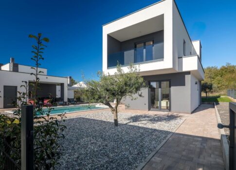 ISZTRIA, POREČ - Modern építészet háza úszómedencével