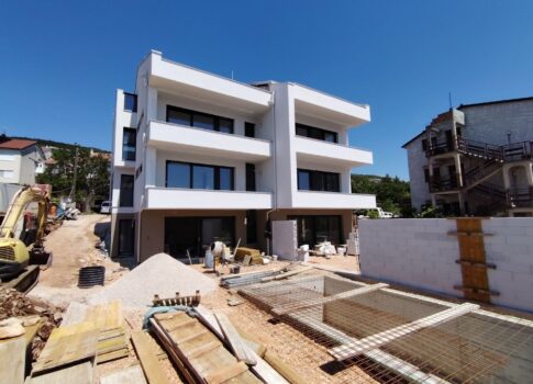 CRIKVENICA, DRAMALJ - Apartman egy új épületben mindössze 300 méterre a tengertől!