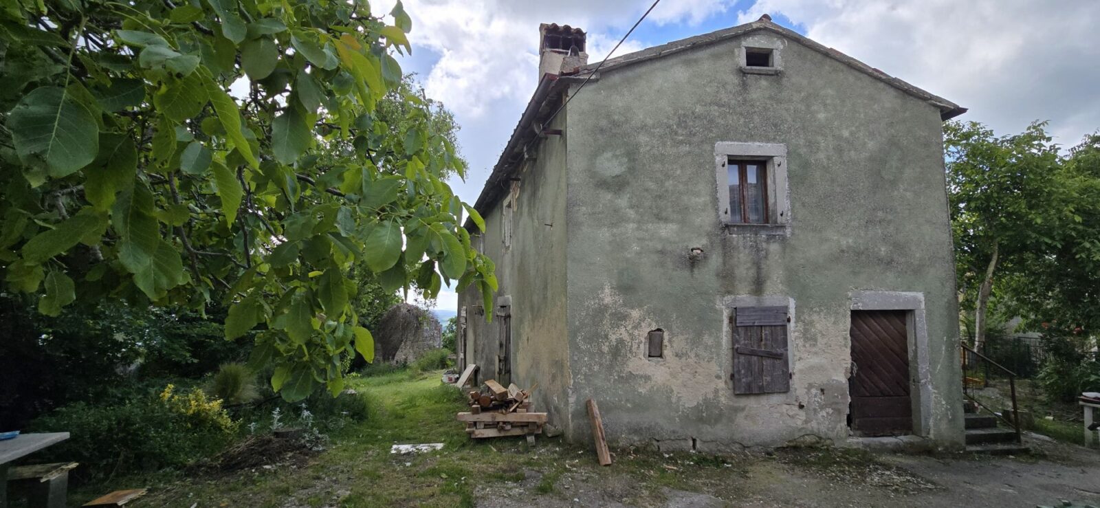 ISZTRIA, GRAČIŠĆE - Felújítandó, különálló kőház kilátással