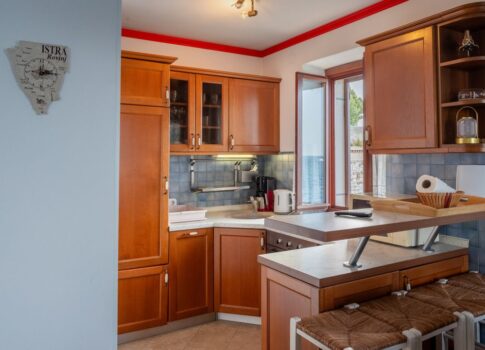 ISZTRIA, ROVINJ - 2 hálószobás+1 fürdőszobás apartman a tengertől első sorban, saját stranddal