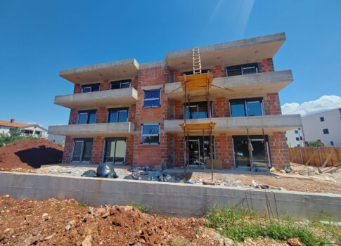 ISZTRIA, UMAG - Tengerre néző apartman egy új épület 1. emeletén