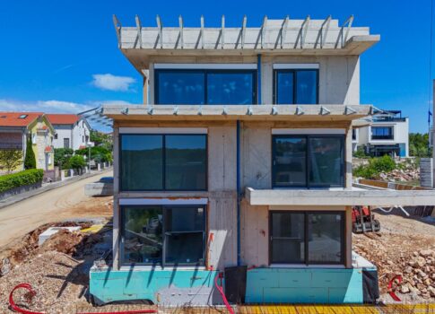 KRK SZIGET, NJIVICE - Exkluzív új építésű, kétszintes apartman medencével!
